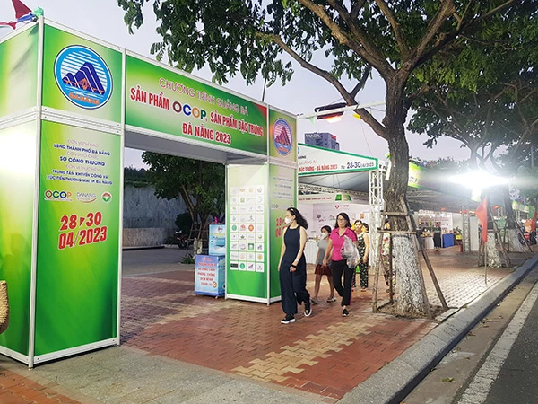 Người dân và du khách đến với Chương trình “Quảng bá sản phẩm OCOP, sản phẩm đặc trưng - Đà Nẵng 2023” 