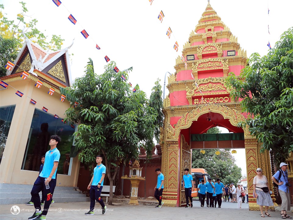 U22 Việt Nam đi chùa trước khi bước vào SEA Games 32 U22 Viet Nam di chua truoc khi buoc vao SEA Games 32