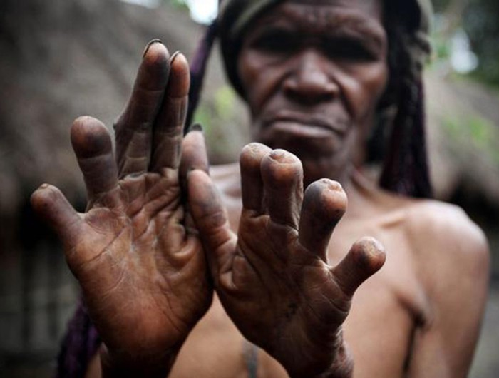 Những phong tục kỳ lạ của các bộ tộc trên thế giới