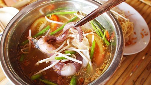 3 cách nhận biết nồi nước lẩu làm từ hóa chất