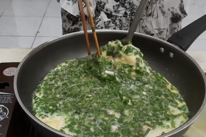 Đừng vội đổ hành vào chảo rán trứng: học người Nhật dùng loại rau này để ngừa K, trứng vừa ngon vừa bổ