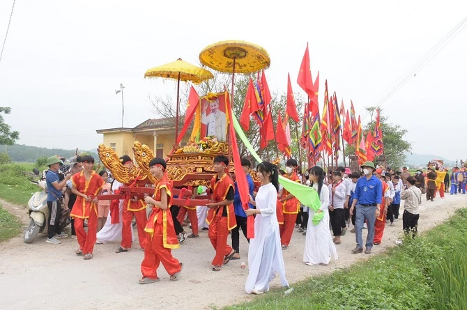 Lễ rước kiệu ngày Giỗ Tổ Hùng Vương là ngày hội chung của toàn dân phường Mai Hùng.