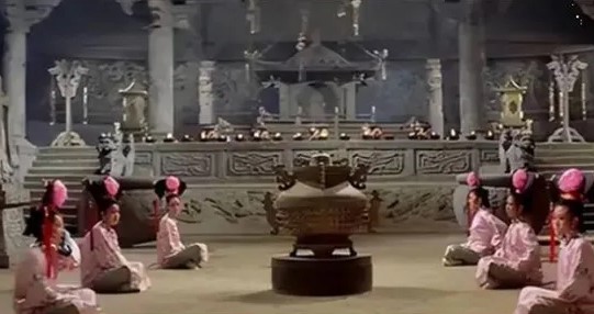 Vì sao cung nữ sợ canh giữ hoàng lăng hơn bị ép tuẫn táng cùng hoàng đế? 