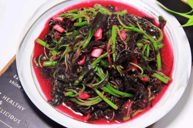 Loại rau cho nước "đỏ như máu" có Canxi gấp 9 lần nước hầm xương, nhiều sắt hơn thịt bò, ít nhiều biết ăn