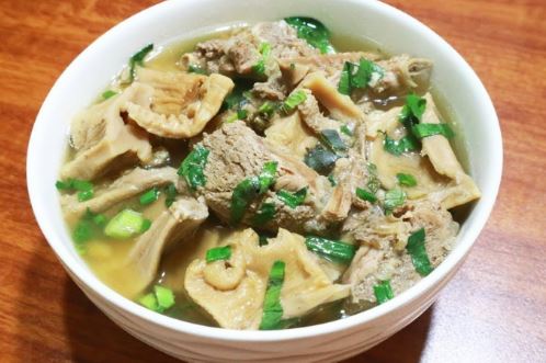 Đổ nước lã vào ngâm măng khô: Đầu bếp lắc đầu, bảo sao măng vừa đắng lại lâu mềm