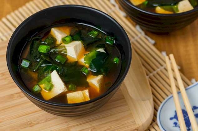 Hơn 90.000 người sống trên 100 tuổi tại Nhật Bản: Bí quyết là 5 món ăn trên mâm cơm hàng ngày