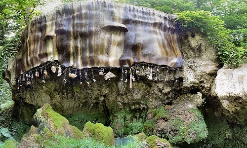 Giếng nước khiến mọi vật hóa đá