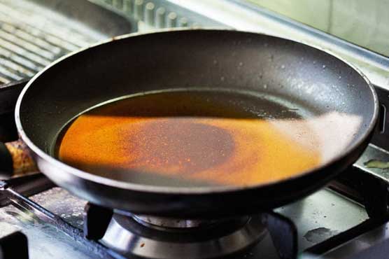 4 loại dầu ăn đừng tiếc rẻ mà cố dùng tiếp, nhà nào còn thì nên vứt bỏ