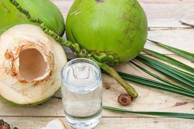 4 thời điểm không nên uống nước dừa