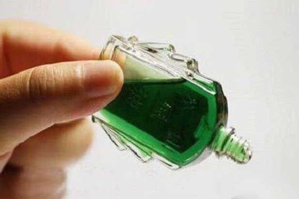 Nhỏ 1 giọt dầu gió vào rốn trước khi đi ngủ: Ít hôm sau nhận lợi ích bất ngờ, cả nam nữa đều cần