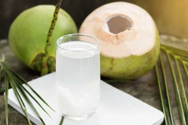 Uống nước dừa vào thời điểm này quý hơn thuốc bổ, vừa sạch ruột da lại căng mịn
