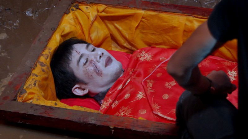 Chuyện chưa kể về phân cảnh đào chôn sống Thanh Thức trong Lật Mặt 6