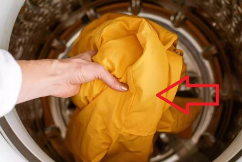 Có cần giặt quần áo mưa sau mỗi lần sử dụng, 99% đang làm sai