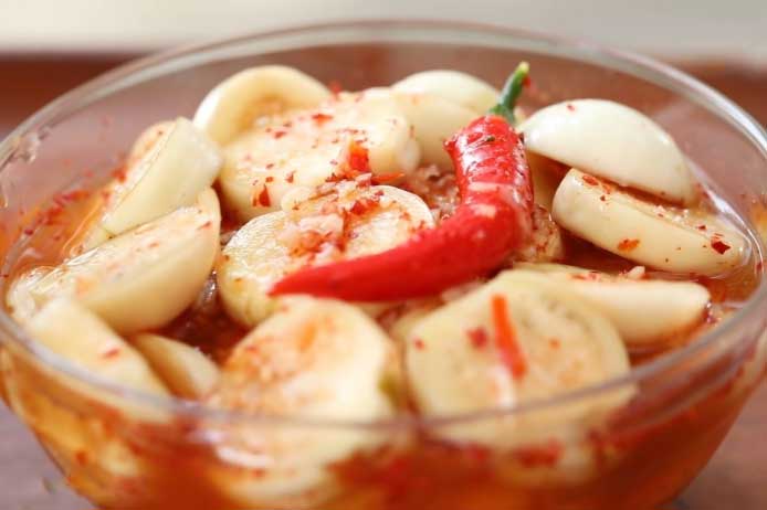 Thêm 1 bước này khi muối cà pháo, quả nào quả nấy trắng phau, giòn tan, không lo nổi váng