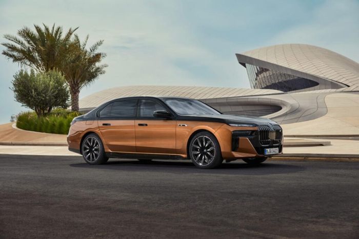 BMW i7 M70 xDrive: Mẫu xe thuần điện sang trọng và mạnh mẽ 