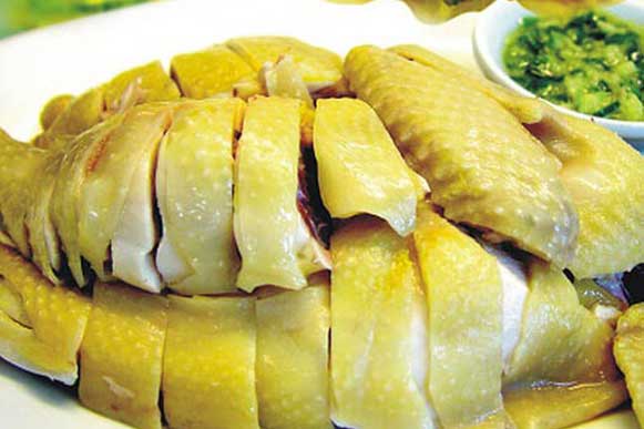 Luộc gà cứ thêm gia vị này thịt sẽ ngọt lịm, da vàng óng và không bị nứt