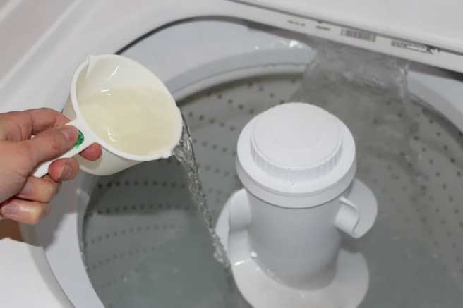 4 mẹo giặt quần áo nhà nào cũng cần giúp quần áo nhanh sạch, không phai màu lại thơm phức