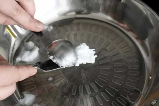 Rán cá chỉ cần bỏ thêm thứ này vào chảo, cá vàng giòn, không bắn một giọt dầu