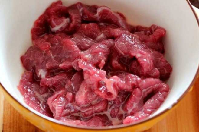 10 lần xào thịt bò thì 9 lần dai, khi ướp nhớ cho những thứ này thịt mềm ngon, người già cũng thích