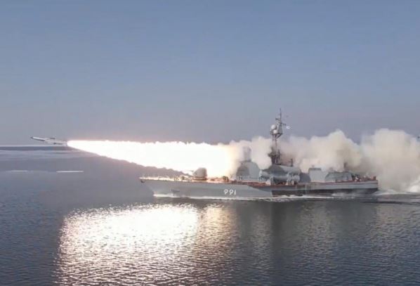 Tàu hộ vệ tên lửa Nga phóng tên lửa hành trình Moskit