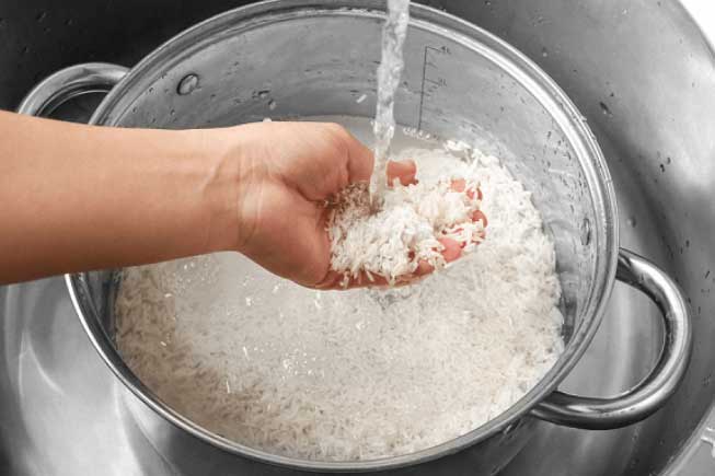 Nấu cơm đừng chỉ cho nước lã, thêm 2 thứ này cơm mới mềm thơm, dẻo ngon