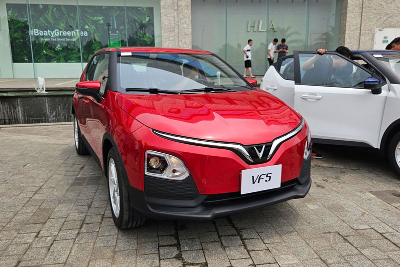 Lo&#x1EA1;t &#xF4;t&#xF4; ngang t&#x1EA7;m gi&#xE1; VinFast VF 5 Plus, &#x111;&#xE2;u l&#xE0; &#x27;xe qu&#x1ED1;c d&#xE2;n&#x27; t&#x1EA1;i Vi&#x1EC7;t Nam?