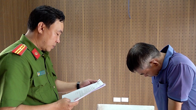 Làm giám đốc thuê cho người lạ, bị bắt vì tội mua bán trái phép hoá đơn