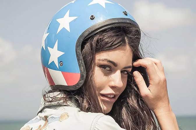 4 tuyệt chiêu hạn chế tóc bết khi đội mũ bảo hiểm