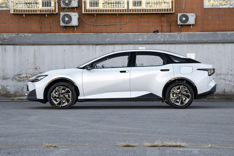 Nhận 5.000 đơn đặt hàng trong ngày mở bán, xe điện của Toyota có gì lạ? 