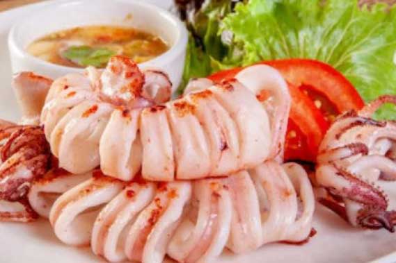 Bỏ thứ gia vị rẻ bèo này vào hấp mực: Chắc thịt, thơm ngon ngọt thịt ai cũng mê tít