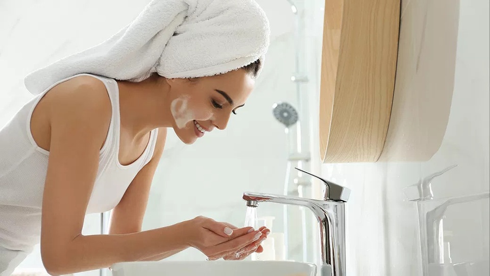 Sai lầm khi rửa mặt khiến làn da bị hủy hoại