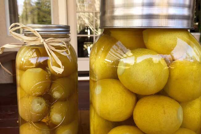 4 bước đơn giản làm chanh muối vàng ươm, vỏ dẻo thơm ngon không bị đắng