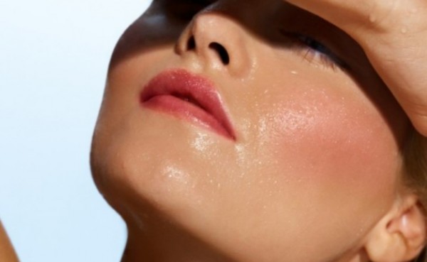 Dầu khoáng trong mỹ phẩm có thực sự là 'hung thủ' hủy hoại da?