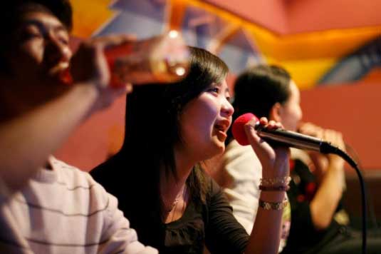 Hát karoke sau các cuộc nhậu, "tưởng lành mà hại không tưởng": 4 tác hại nghiêm trọng với cơ thể