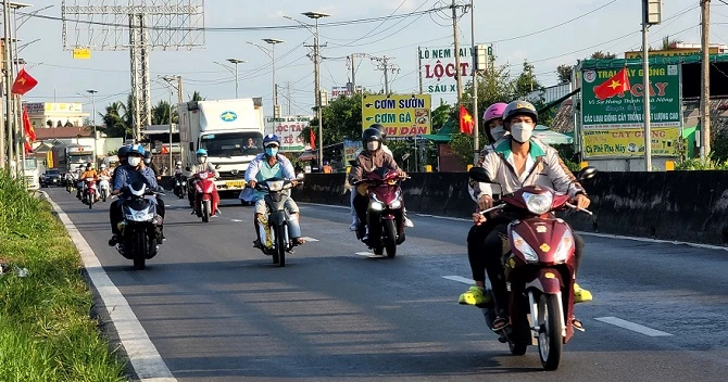 Từ sáng sớm đến 18h chiều nay, tình hình giao thông các cửa ngỏ miền Tây vào TP Hồ Chí Minh ổn định.