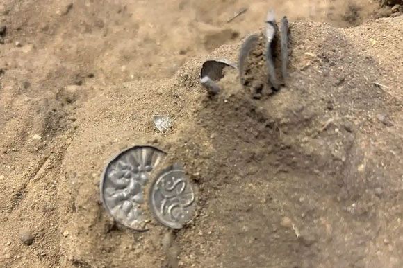 Phát hiện tiền xu 1.000 năm tuổi