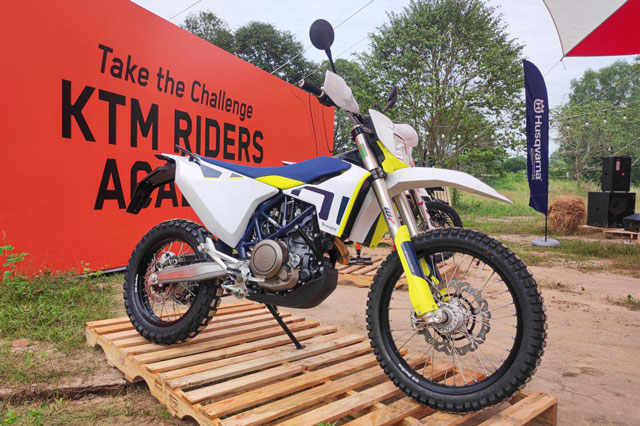 Husqvarna 701 Enduro mẫu “cào cào” khủng giá ngang ngửa nhiều ô tô hot ở Việt Nam