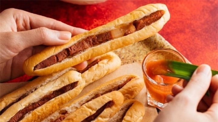 Bánh mì que Hải Phòng - quà bình dân nức lòng thực khách - 2