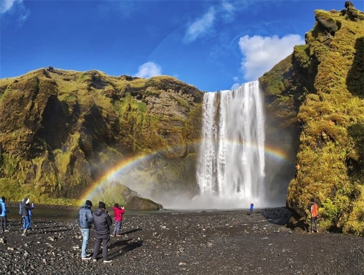 Choáng ngợp những thác nước đẹp ngoạn mục ở 'xứ băng đảo' - 3