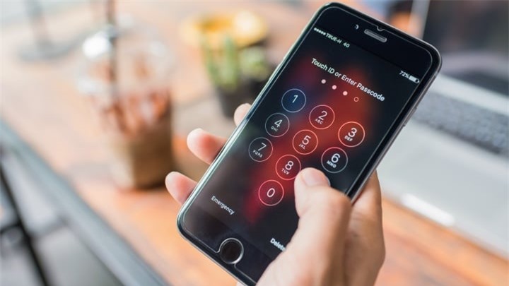 Đừng nhập mật khẩu iPhone nơi công cộng - 1
