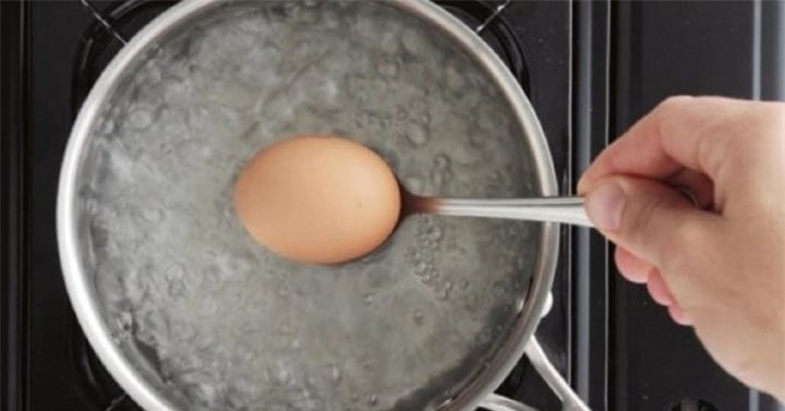 Luộc trứng theo những cách dưới đây không khác gì rước bệnh vào nhà - 1