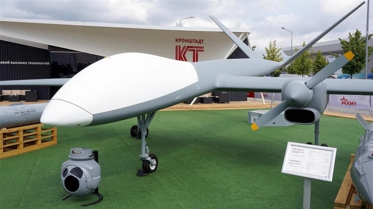 nga sap dua uav tan cong hang nang co kha nang mang bom fab-100 den ukraine hinh anh 1