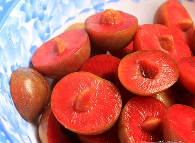 Những người này tuyệt đối không ăn mận kẻo ‘rước họa vào thân’