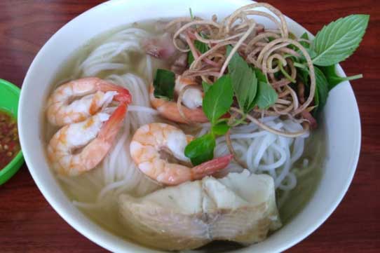 Về Sóc Trăng phải ăn bún nước lèo, nghe đơn giản nhưng nổi danh vùng Tây Nam Bộ