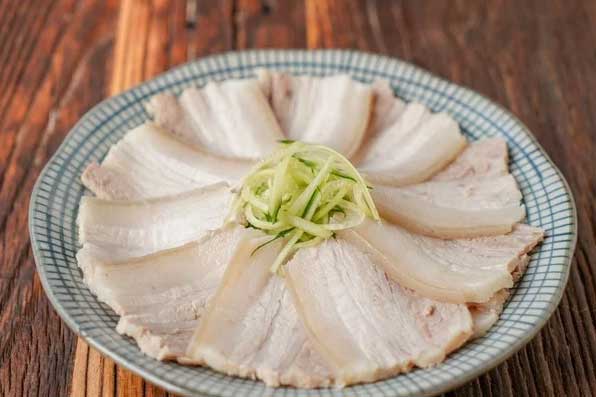 Loại gia vị cần có để thịt heo luộc có màu đẹp, không bị khô