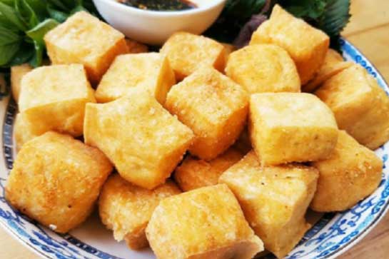 Cách rán đậu phụ vàng giòn, không dính chảo