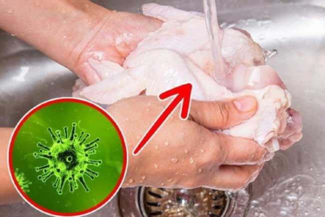 Sai lầm khi rửa thịt gà nhiều người mắc, không chỉ mất dinh dưỡng mà còn gây hại