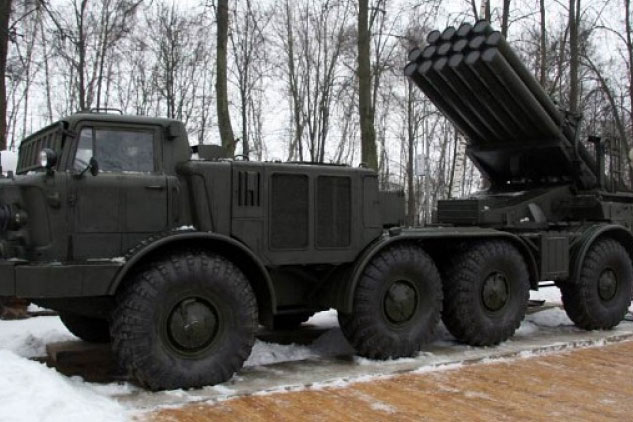 Pháo phản lực phóng loạt 9K57 Uragan của Nga dội tên lửa phá hủy mục tiêu