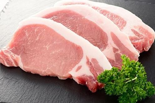 Luộc thịt đừng cho muối và nước lã, cho thêm thứ này thịt trắng tinh, thơm lừng, không bị khô