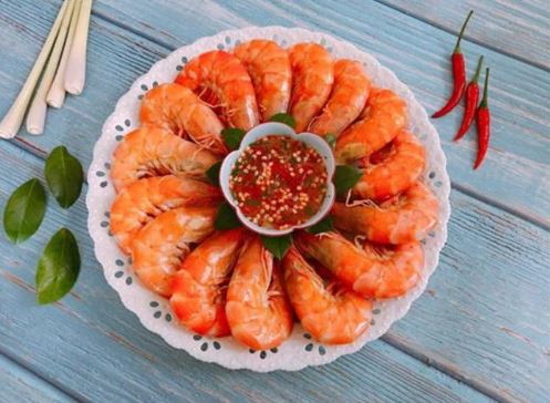 Luộc tôm đừng chỉ cho gừng, sả: Thêm vài giọt này để tôm đỏ au, ngọt thịt, không tanh